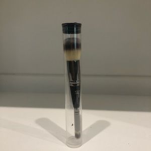 IT Cosmetics dual sided Make-up Brush